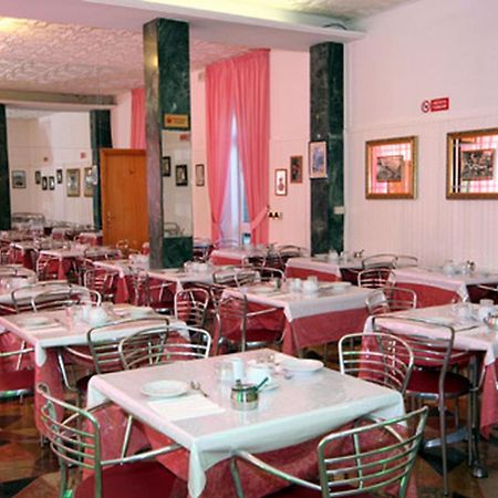 Hotel Parigi ريميني المظهر الخارجي الصورة