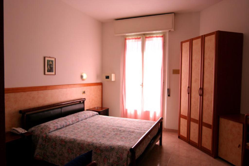 Hotel Parigi ريميني المظهر الخارجي الصورة