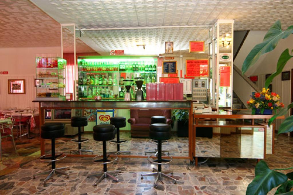 Hotel Parigi ريميني المظهر الخارجي الصورة